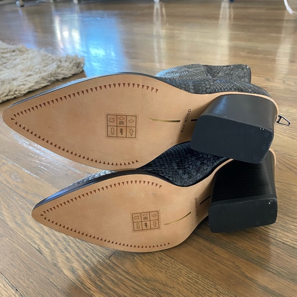 *Brand New* Issa Boots booties from Dolce Vita size 8.5 - snake print - Picture 5 of 6